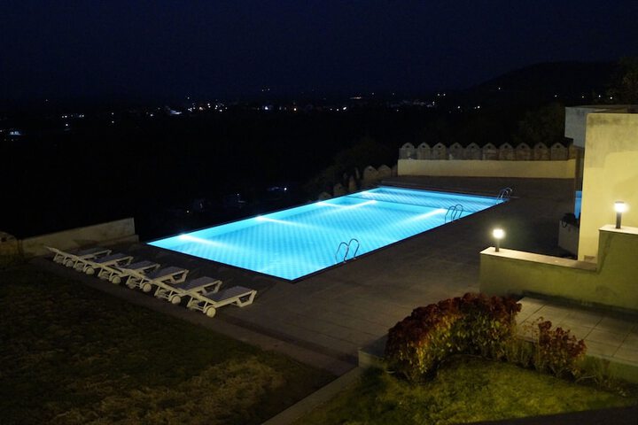 Hotel Pool