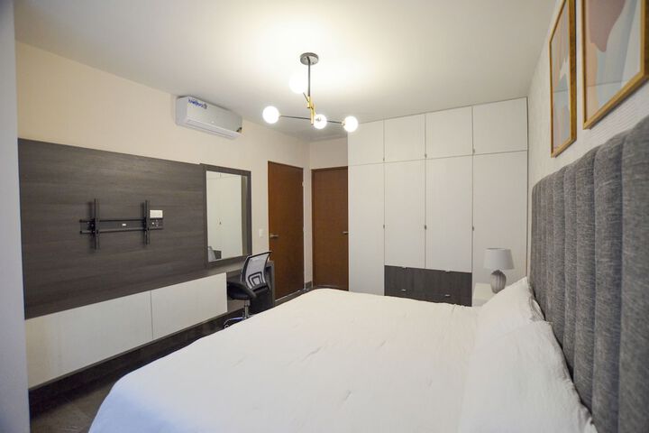 Room 6 of 233