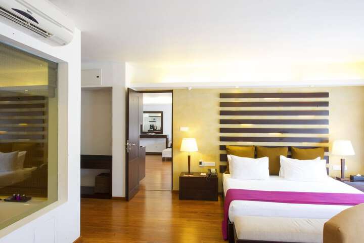 Room 13 of 84