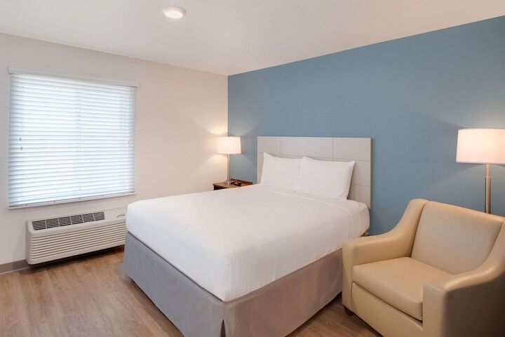 1 Queen Bed (11 of 14)