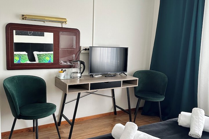Room 8 of 25