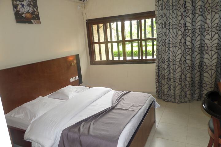 Room 8 of 37
