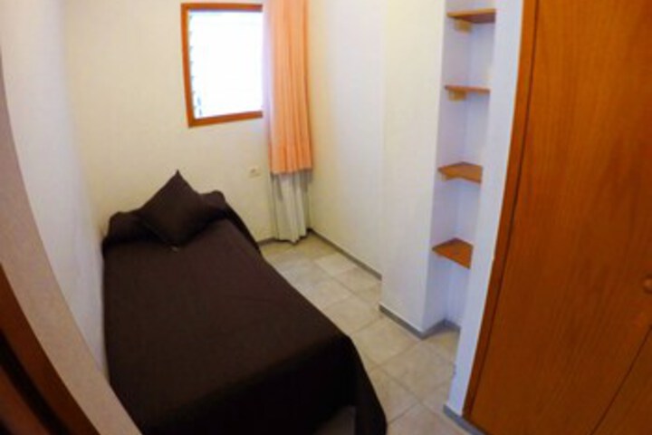 Room 8 of 18