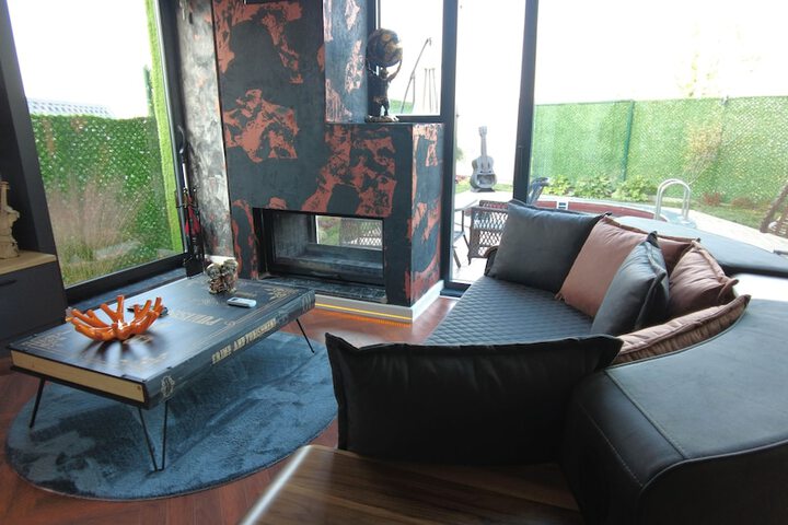 Room 13 of 26