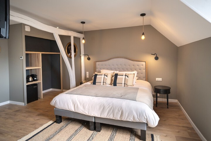 Room 4 of 24