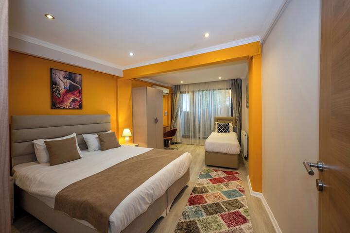 Room 5 of 158