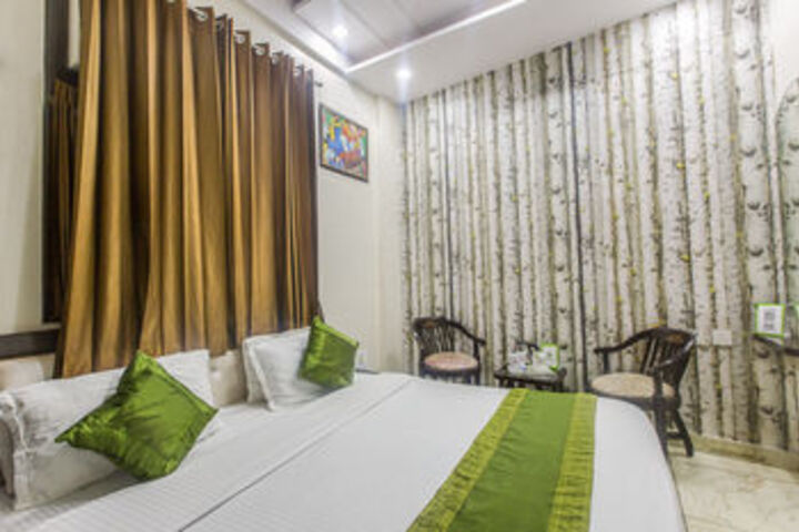 Room 8 of 30