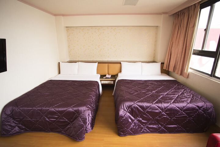 Room 3 of 38