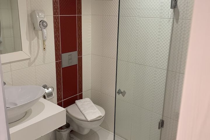 Room 10 of 13