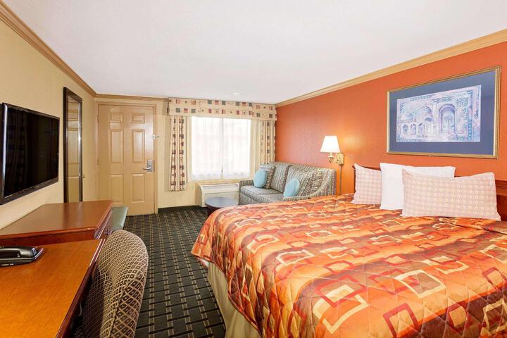 Accessible King Bed (2 of 11)