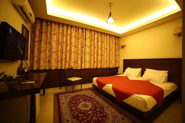 Room 18 of 49
