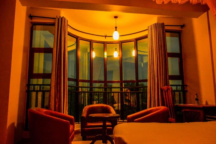 Room 4 of 16