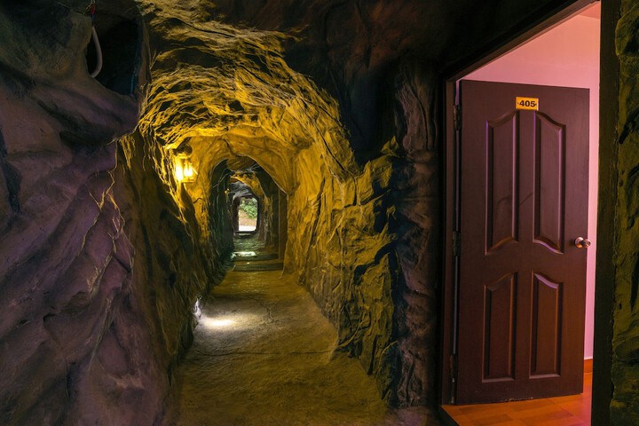 Room 5 of 45