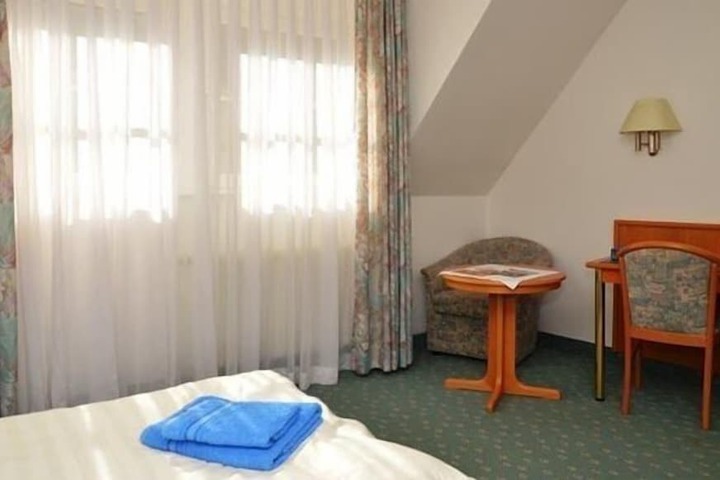 Room 5 of 20