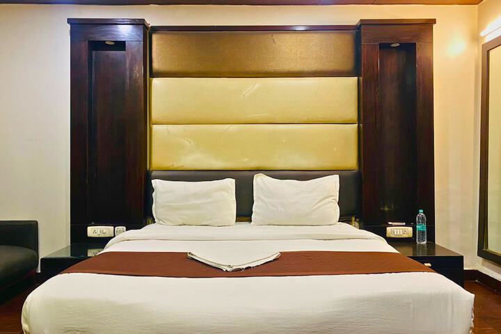 Room 5 of 14