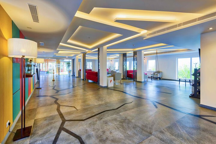 Lobby lounge