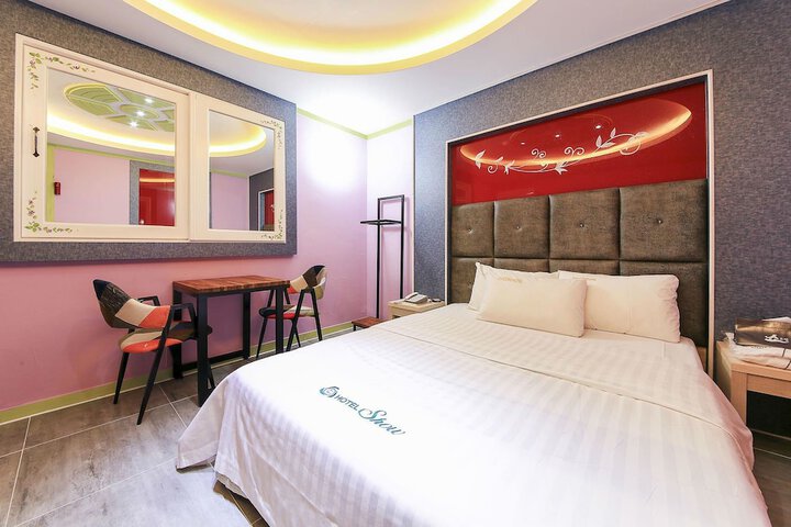 Room 10 of 22