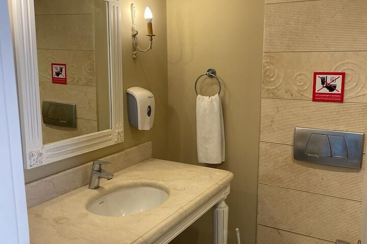 Room 25 of 48