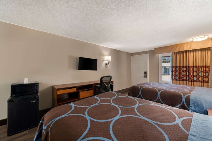 1 Double Bed Accessible (2 of 18)