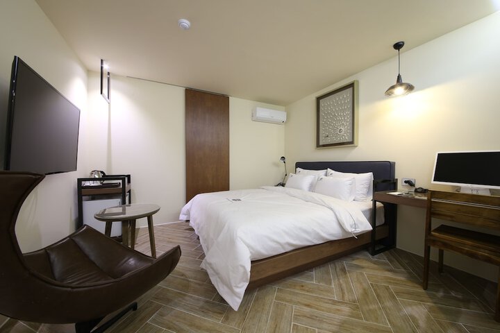 Room 16 of 70