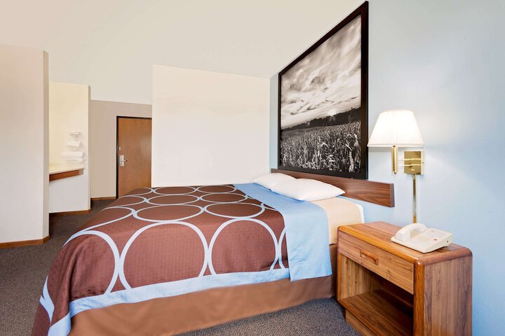 1 Queen Bed Mobility Accessible (1 of 11)