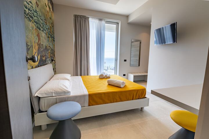 Room 7 of 28