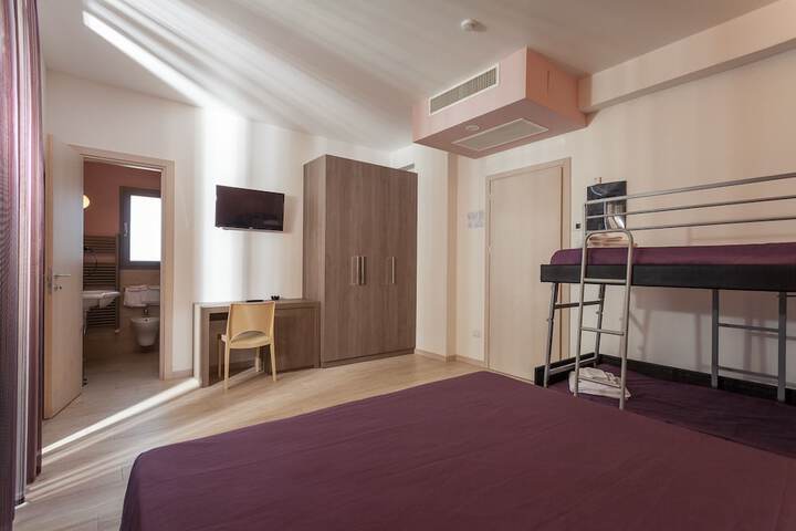 Room 29 of 53