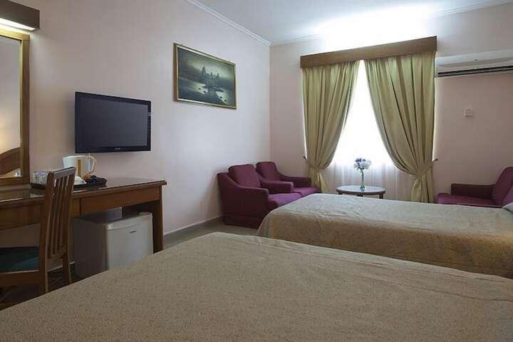 Room 6 of 34