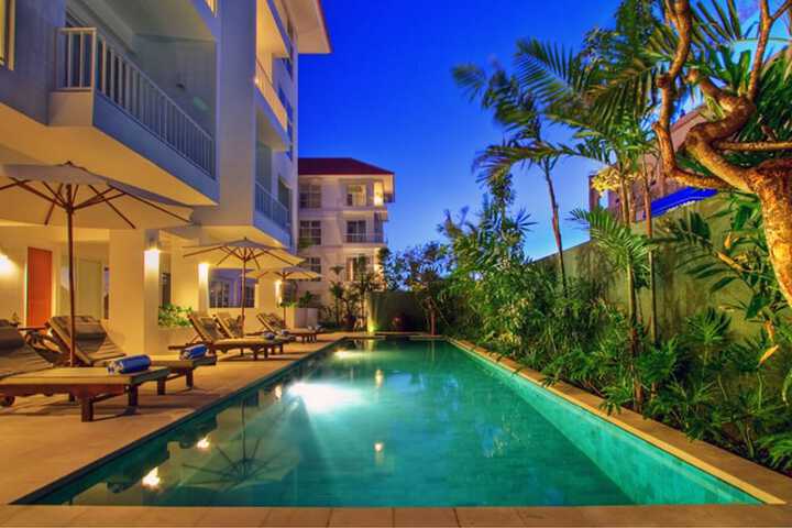 Hotel Pool