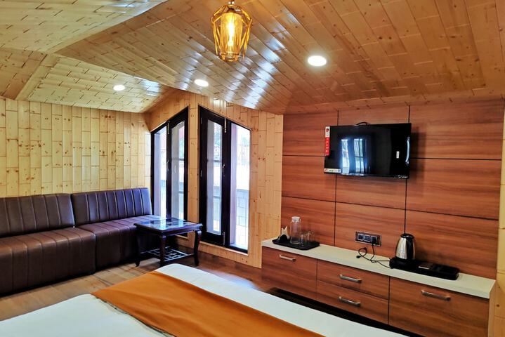 Room 4 of 63