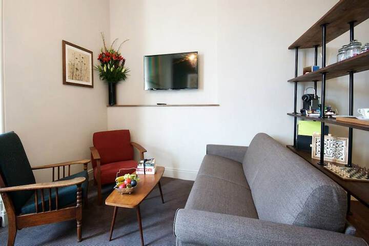 Room 6 of 111