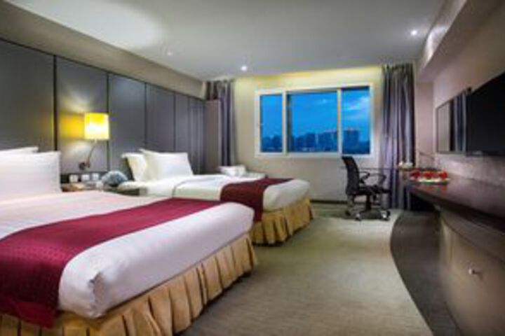Room 28 of 83