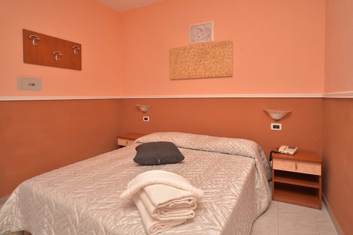 Room 11 of 39