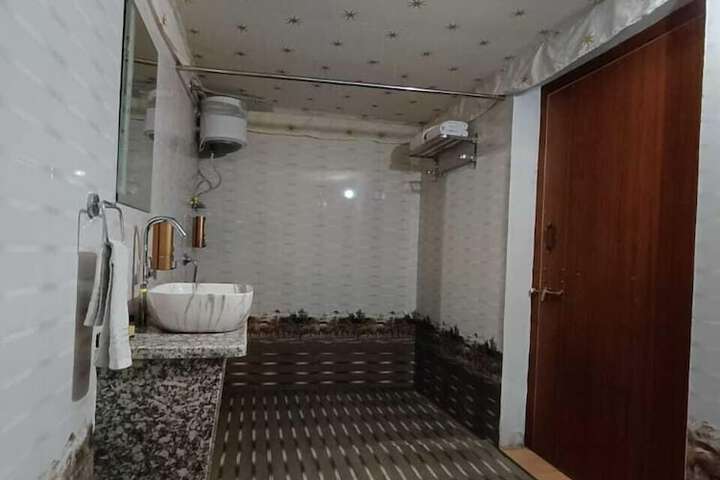 Room 28 of 45