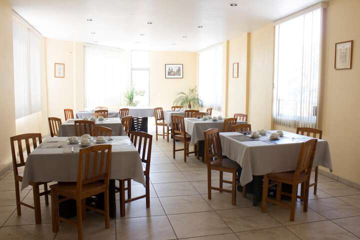 Dining 28 of 42