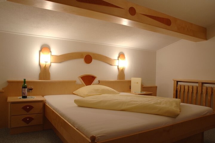 Room 9 of 93