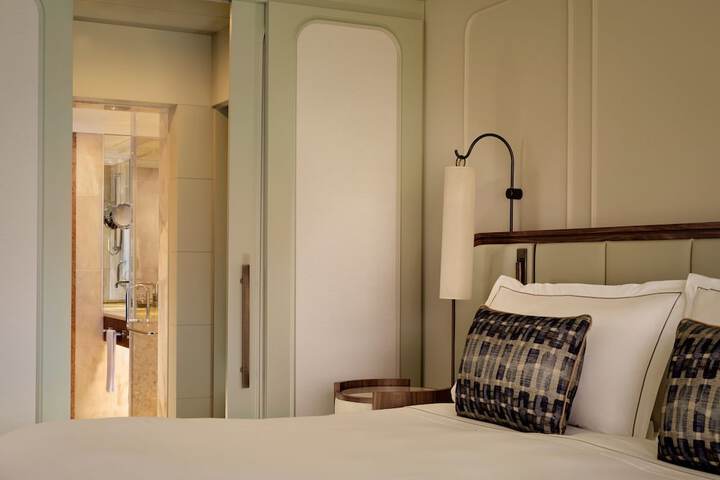 Room 30 of 169