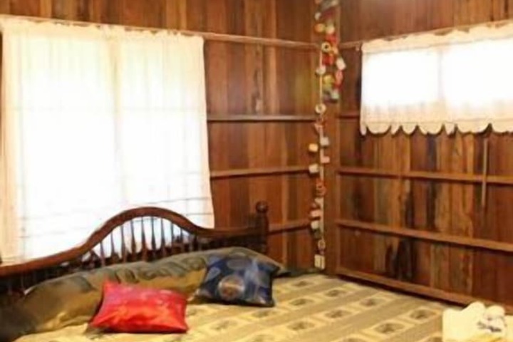 Room 10 of 33