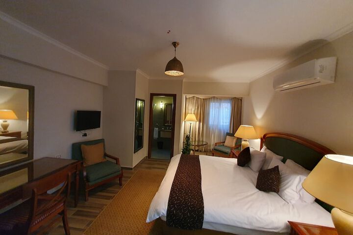 Room 12 of 34
