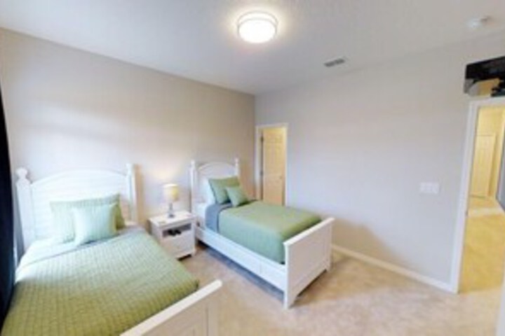 Room 33 of 51