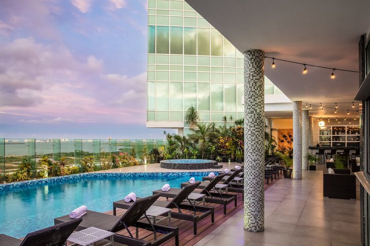 Pool Hotel