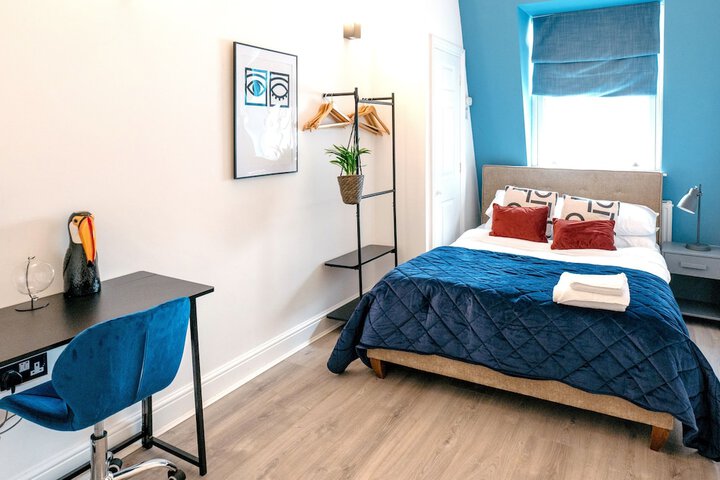 Room 6 of 19