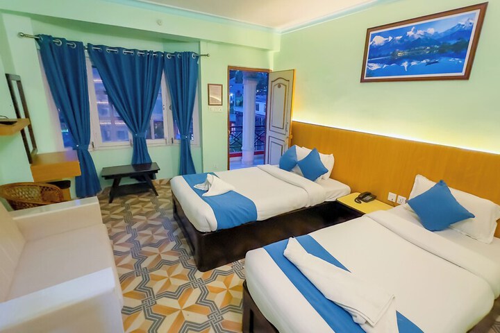 Room 4 of 33