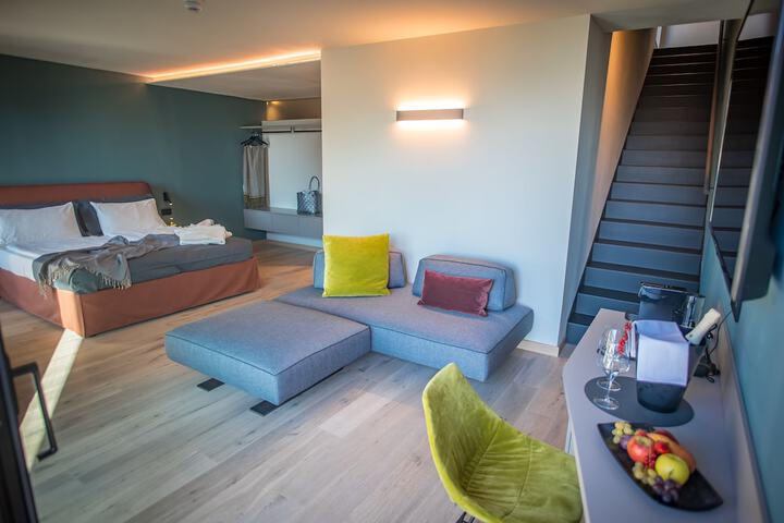 Room 10 of 52