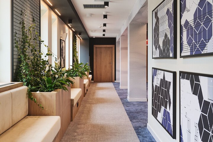 Business Center 29 of 37