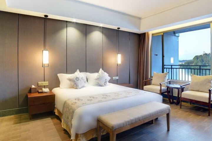 Room 16 of 18