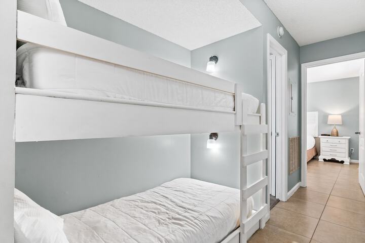 Room 27 of 125