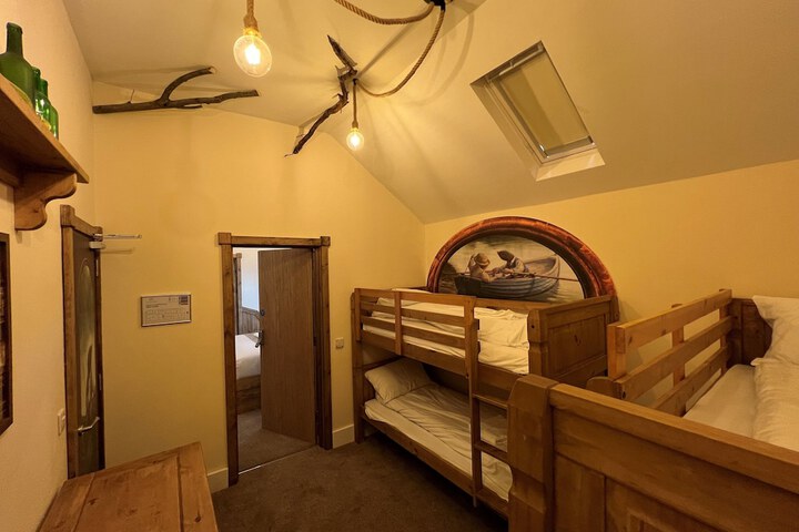 Room 25 of 83