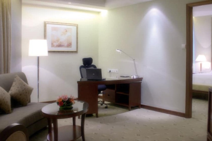Room 15 of 28