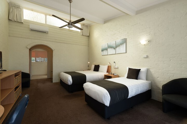 Room 3 of 53